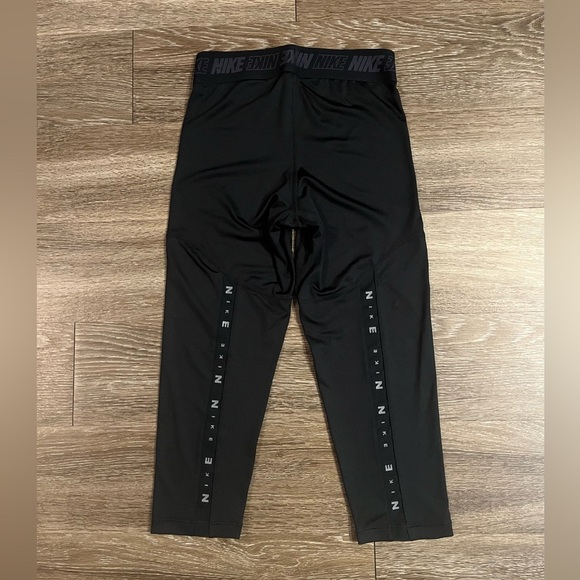 Nike Dri-Fit Capri Leggings with Logo Detail in Black Size Medium - Picture 2 of 5